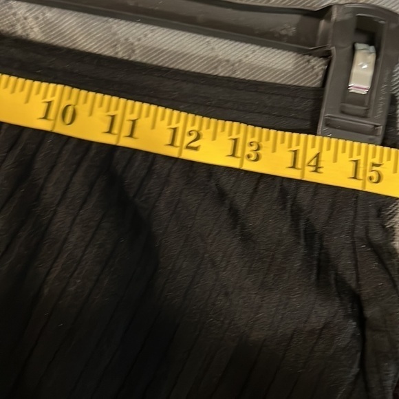 𝅺apt. 9 BLACK RIBBED KNIT SKIRT WITH UNEVEB HEMLINE SIZE MEDIUM - Picture 5 of 6